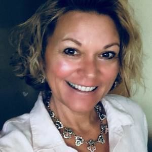 Meet your Posher, Joelle